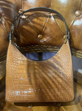 时尚百搭休闲包包Y28CB528858