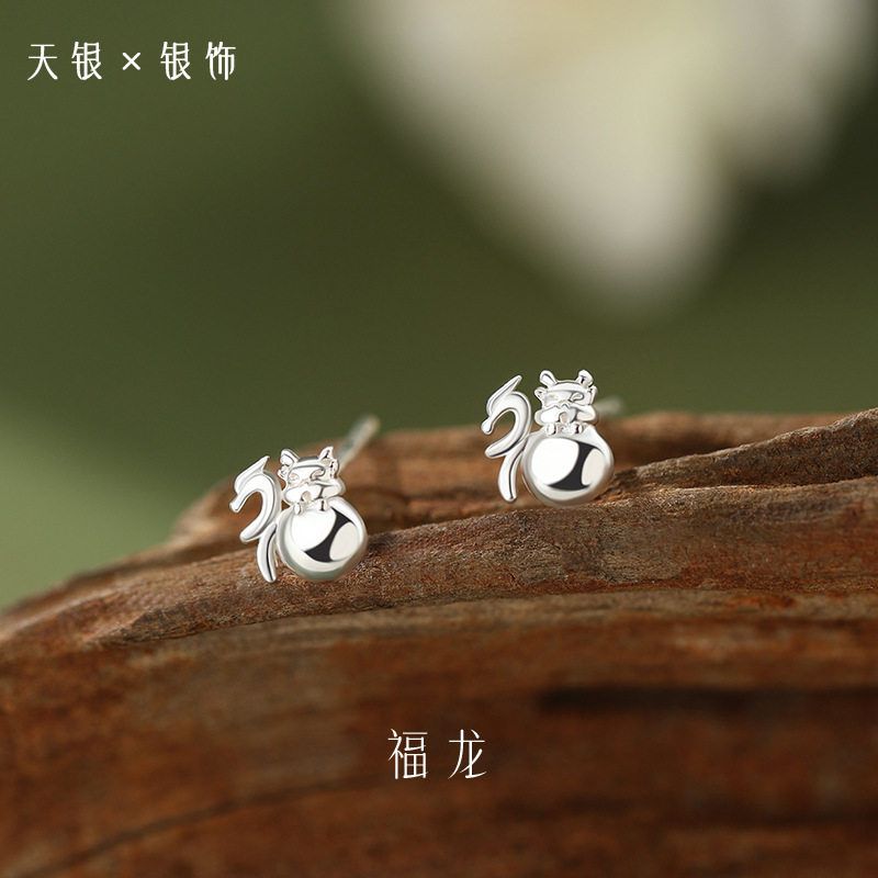 S999足银轻奢高级福龙耳钉女可爱文艺小众时尚百搭设计耳饰品
