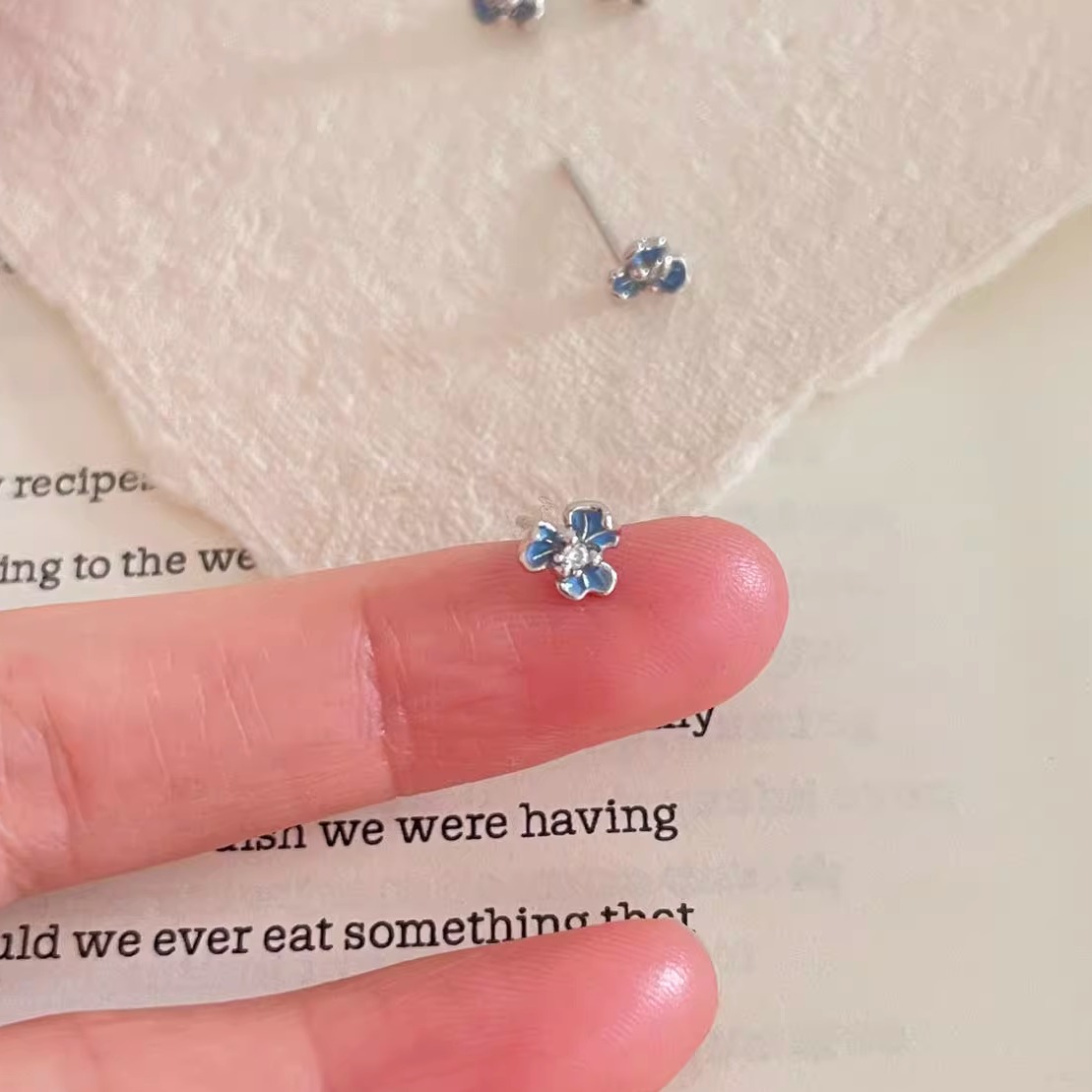 S999足银蓝色花朵耳钉女鸢尾花清新精致百搭银耳饰设计感耳环养耳