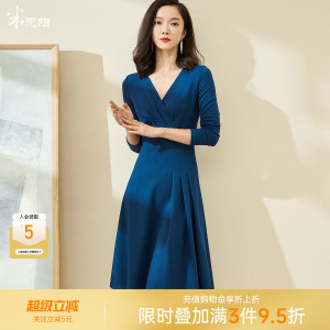 米思阳2021新款优雅不对称设计风琴褶针织大摆连衣裙2296
