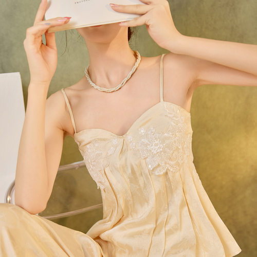 新中式早秋珠绣贴花打揽吊带背心