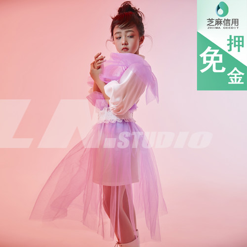 儿童时尚潮服租赁女童车模走秀多巴胺夸张演出服出租短款瑞丽仙气