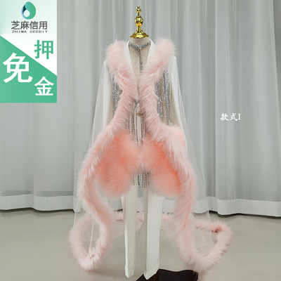 儿童走秀一个整个系列服装租赁女童模特夸张设计感披肩白西装出租