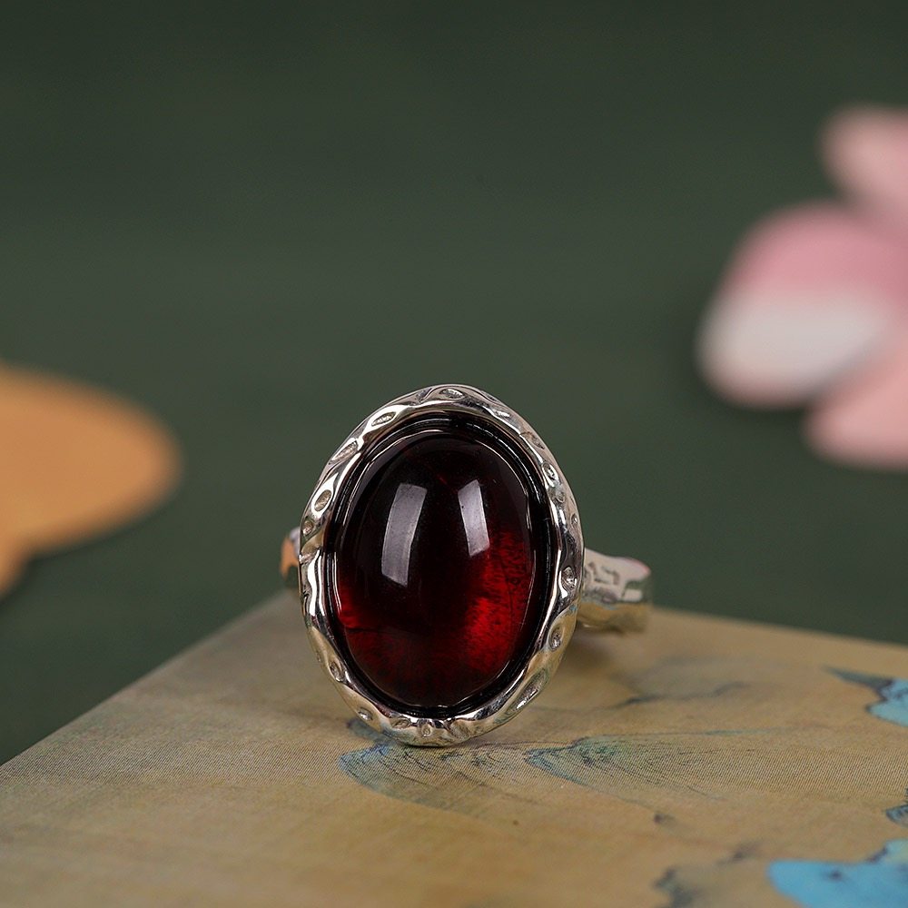 轻奢S925纯银血珀戒指女开口红色琥珀锤纹蛋面指环时尚大气手饰