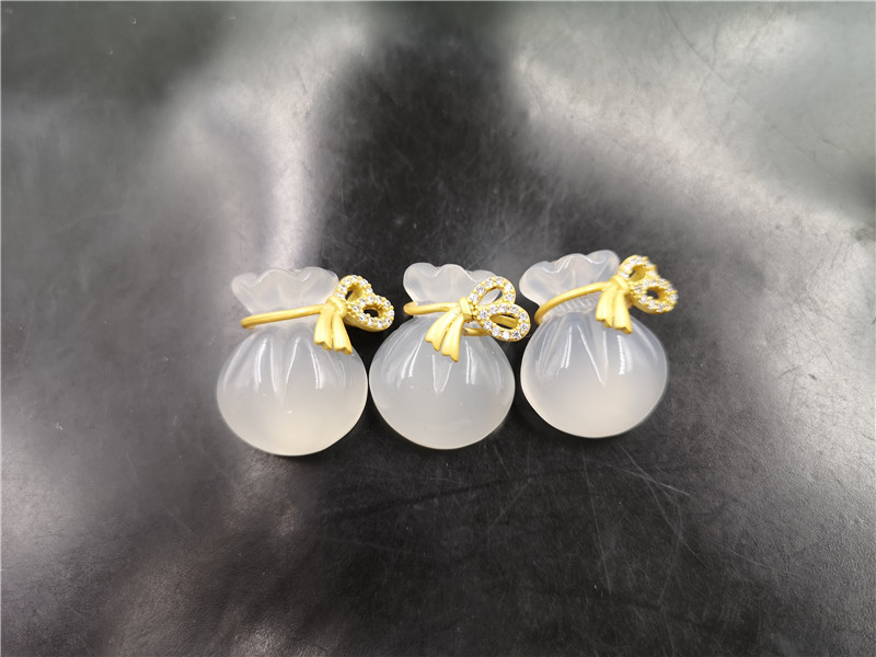 四海玉器 古法金镶嵌冰种白玉髓小钱袋吊坠 白玛瑙福袋挂件 特价