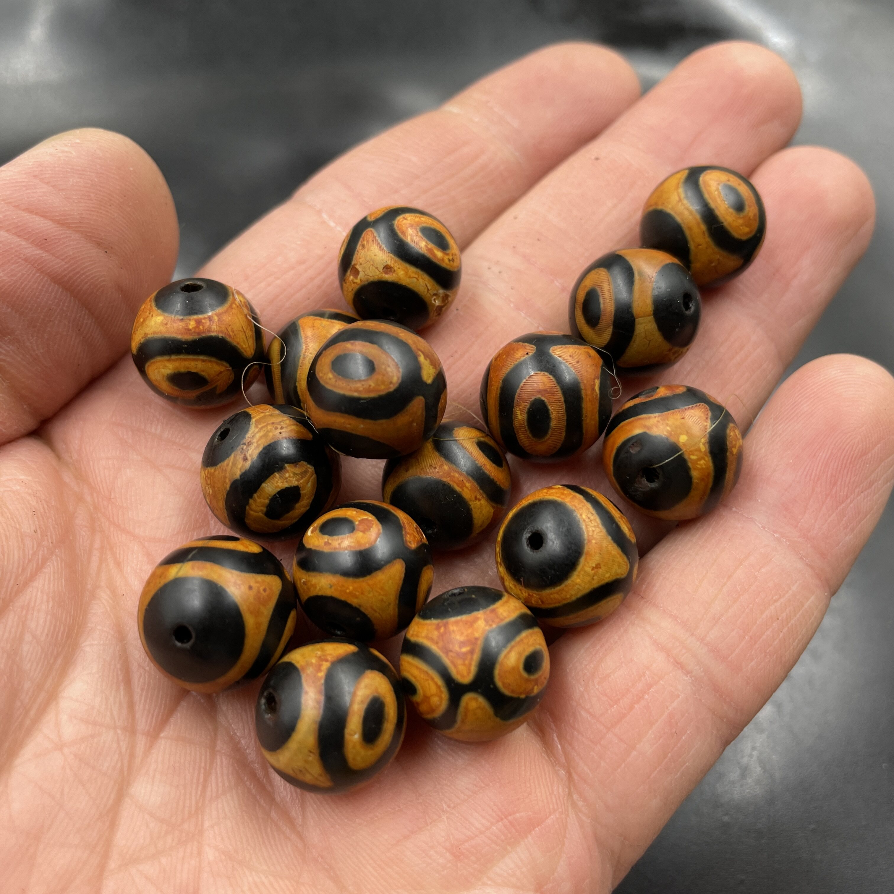 四海玉器 复古做旧14毫米三眼天珠玛瑙圆散珠 老玛瑙珠子散批