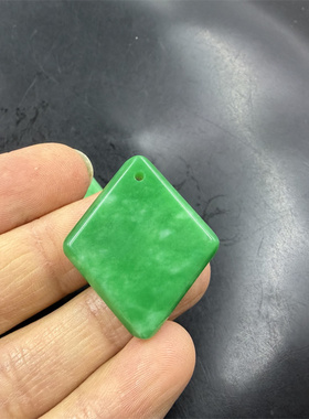 四海玉器 绿色白底青阳绿色干青翠玉无事牌 菱形牌子 四边形方牌