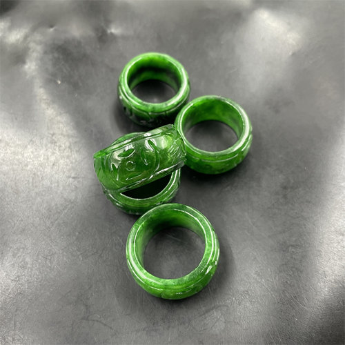 四海玉器 干青铁龙生翠玉回纹雕花戒指 指环 绿色玉石跑环