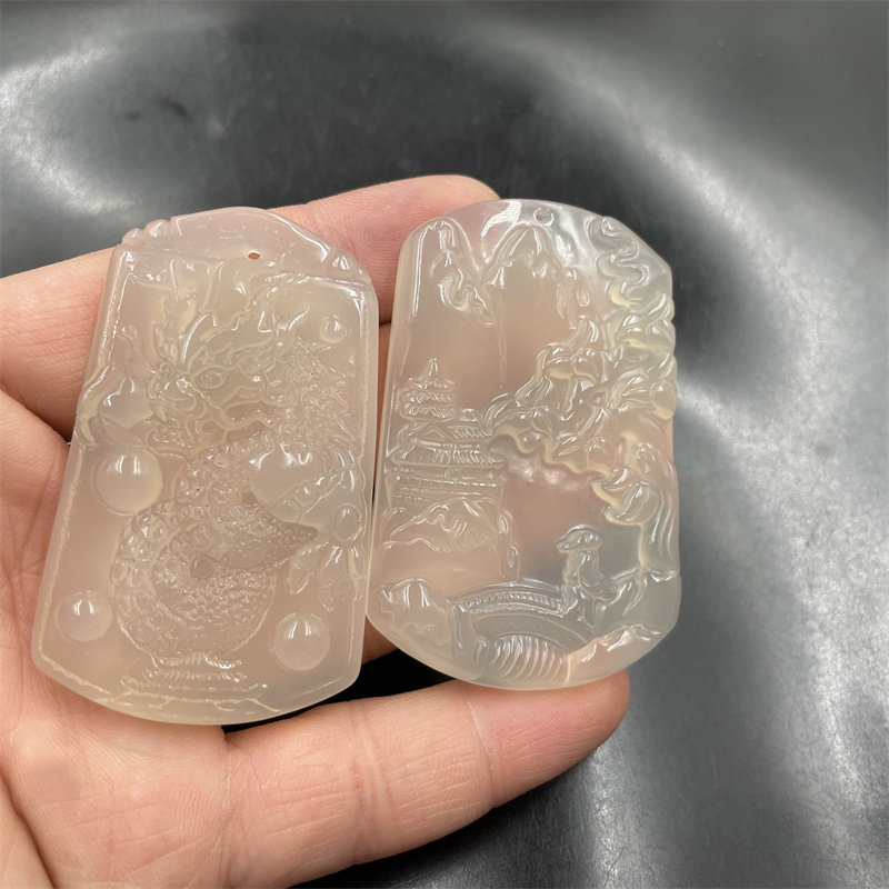 四海玉器 天然正品白玉髓山水牌子 白色玛瑙龙戏珠吊坠 大龙牌