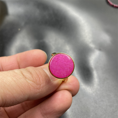 可伸缩粉紫色舒俱来戒指