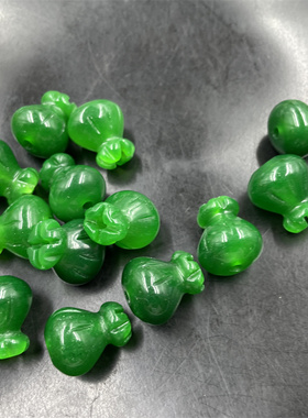 四海玉器 新款绿色马来玉立体福袋吊坠 上下通孔玉石钱袋散珠佩饰