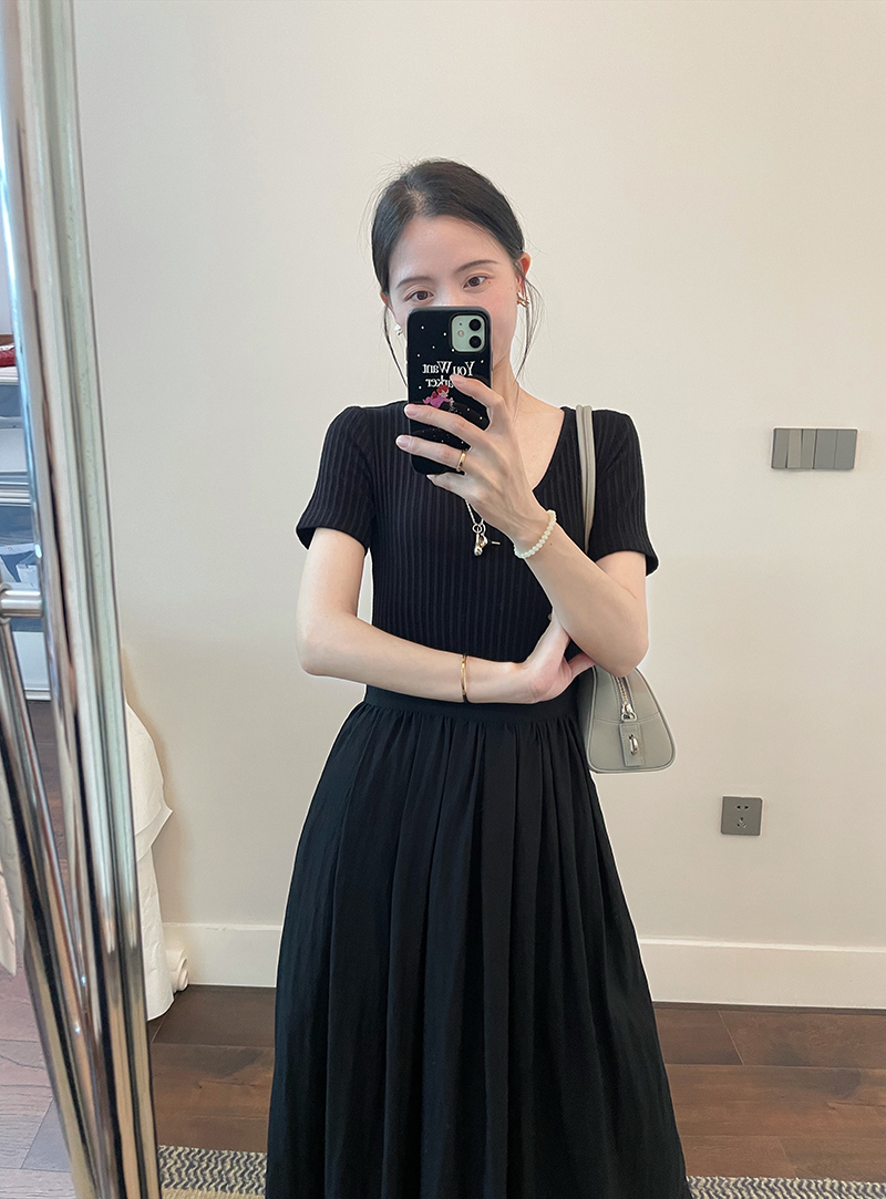 Minikat夏新品 气质黑天鹅 纯色连衣裙小个子显高