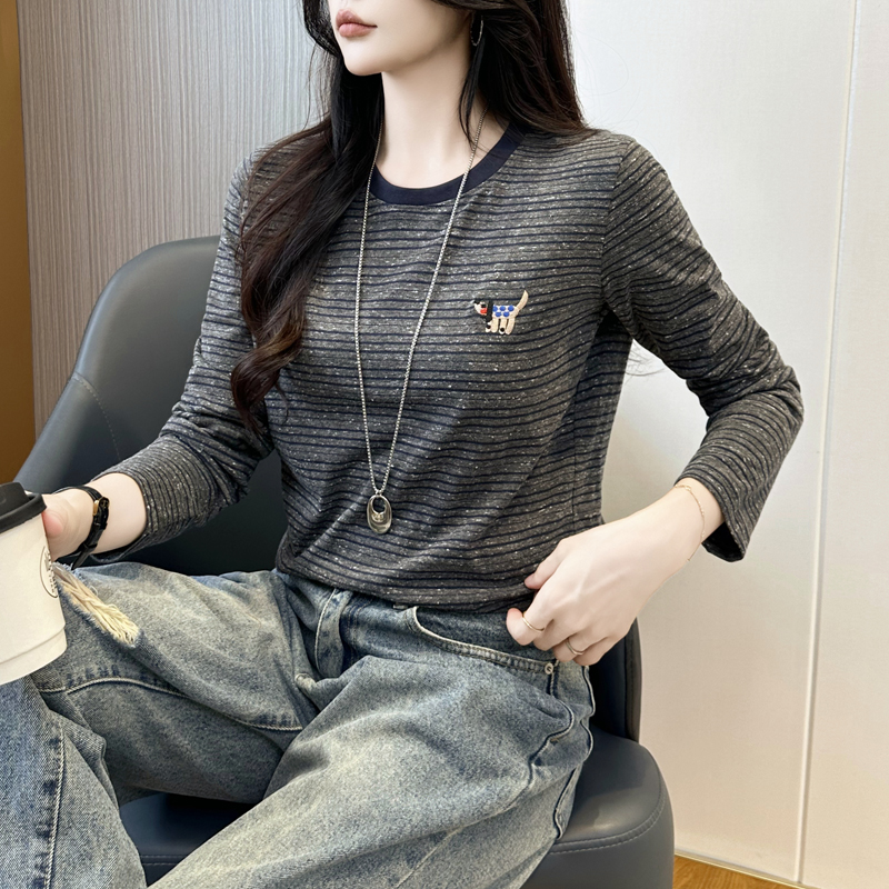 灰色圆领条纹长袖女春秋季新款宽松休闲减龄内搭气质显瘦打底衫潮