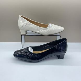 2026新款简约风气质方头褶皱浅口单鞋女低跟通勤百搭不累脚小皮鞋