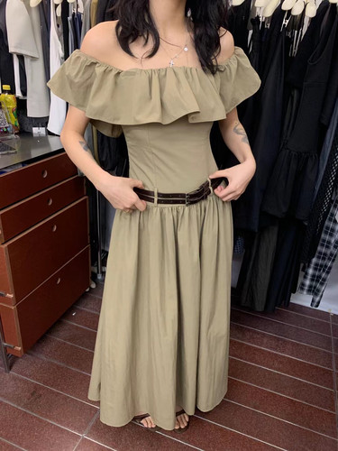 LICC十三行夏新款优雅荷叶边一字肩连衣裙配腰带收腰高级感连衣裙