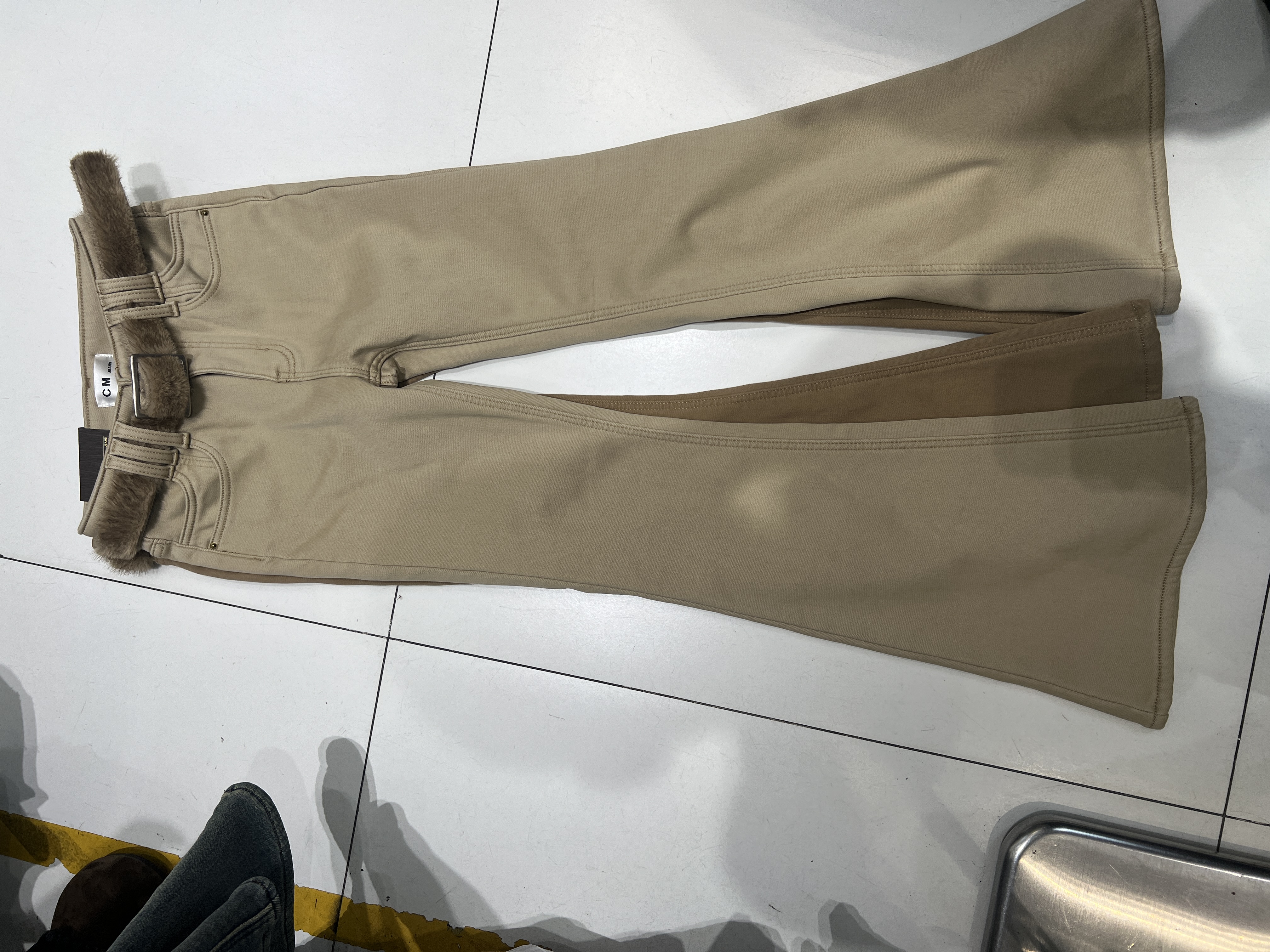 CM正品复合绒米白色微喇牛仔裤女冬季四面弹显瘦高腰杏色喇叭裤子