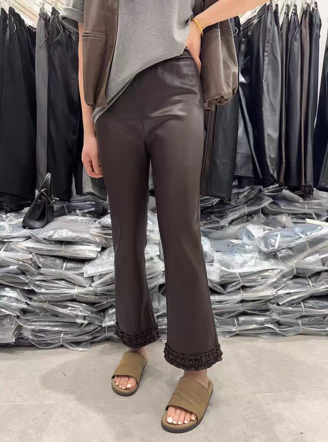 夕米皮裤女秋新款松紧高腰PU皮木耳边花边喇叭裤子显瘦九分微喇裤,女装/女士精品,休闲裤,淘宝优惠券,粉丝福利购,淘宝优惠卷