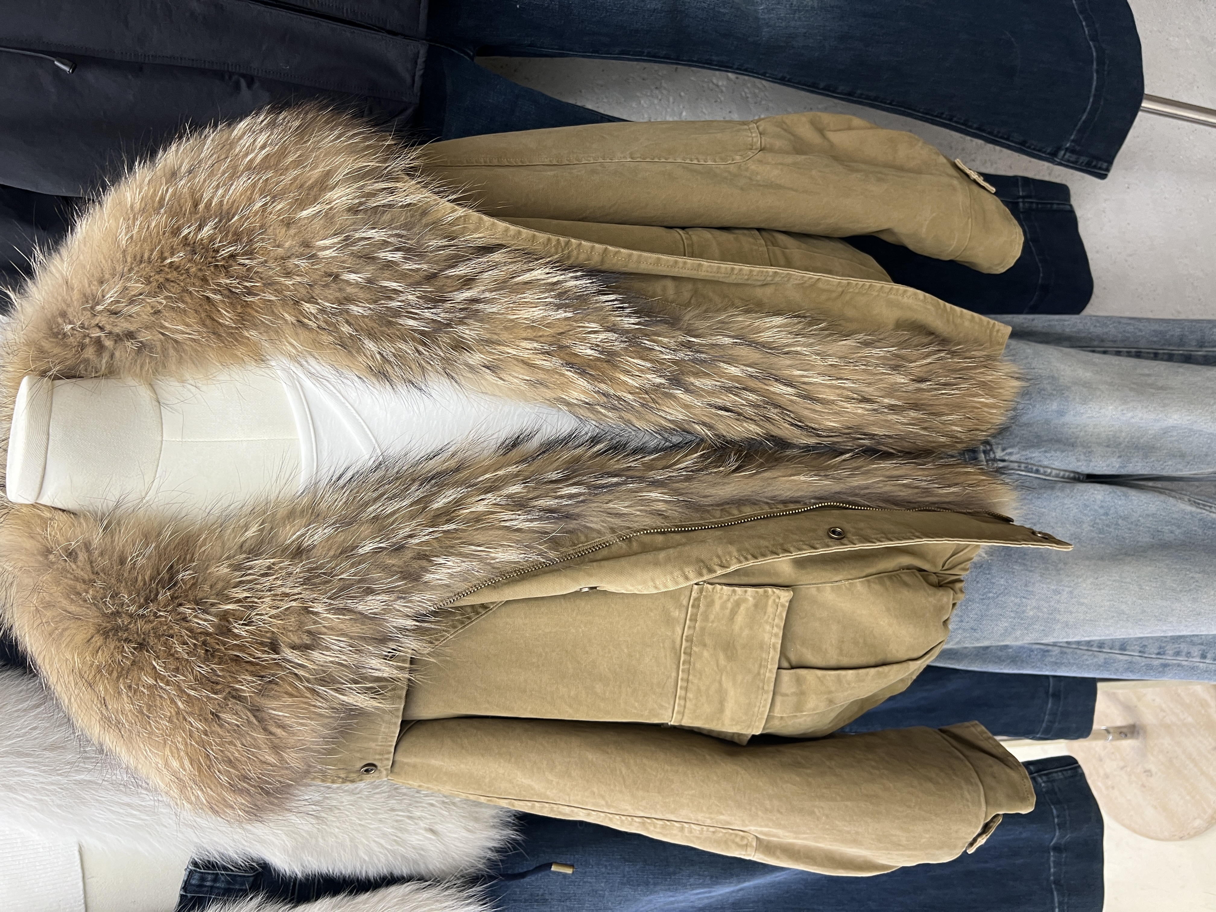 onlyone大毛领新款貉子毛领可拆卸牛仔羽绒鹅绒派克服皮草外套女