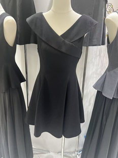 vn韦恩 2025夏季新款时尚百搭显瘦无袖背心裙女设计感小众连衣裙