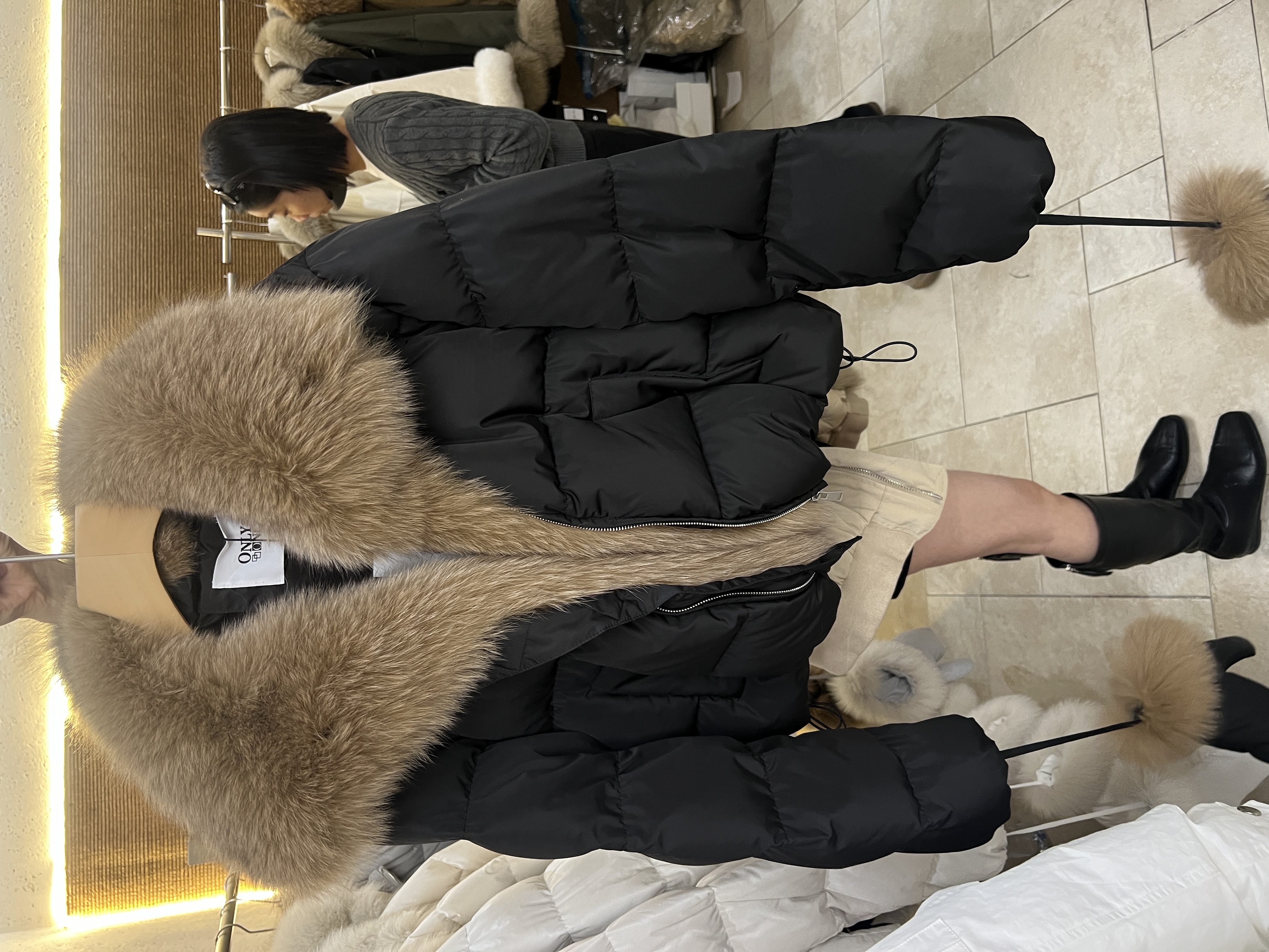 onlyone短款大毛领泡芙羽绒服女新款小个子白鸭绒保暖面包服外套