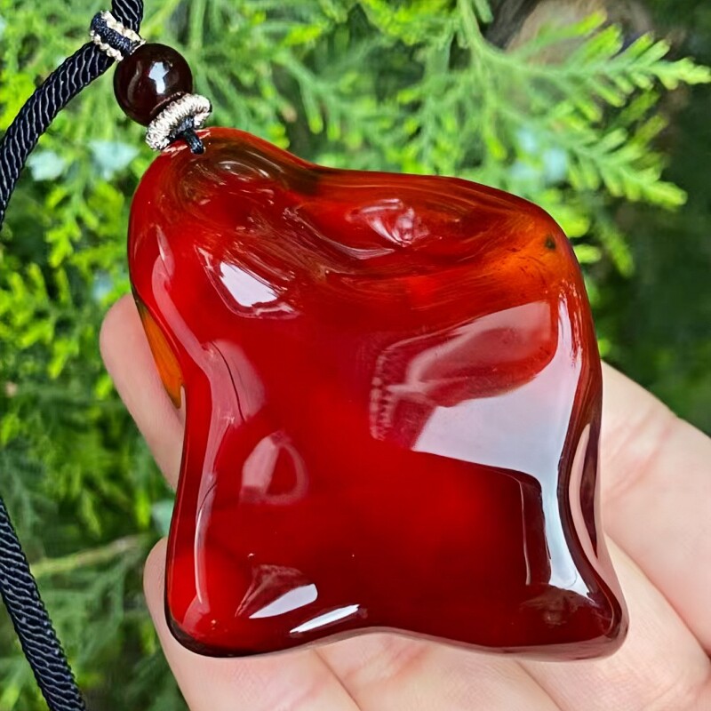 正品天然缅甸琥珀精美原矿血珀随形吊坠文玩时尚百搭收藏珠宝饰品