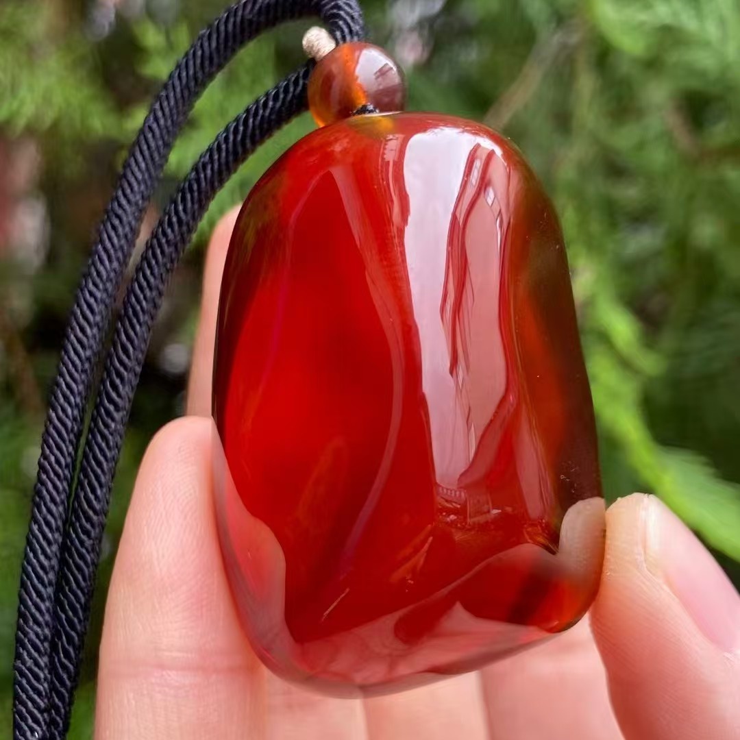 正品天然缅甸琥珀精美血珀随形吊坠男女款文玩时尚稀有珠宝饰品