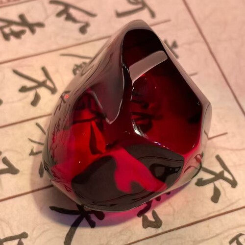 缅甸冰种酒红血珀随形收藏级挂件