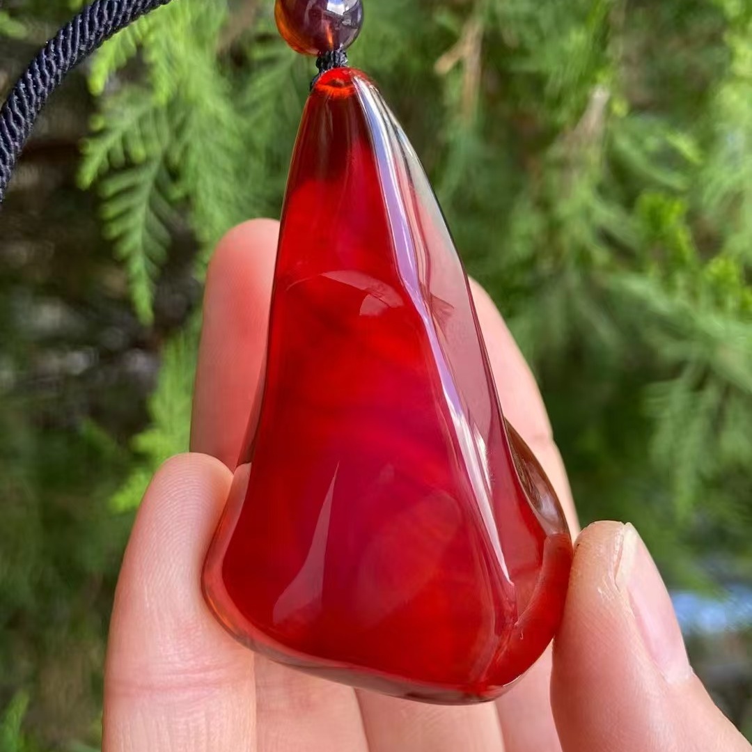 正品天然缅甸琥珀精美血珀随形吊坠男女款毛衣链文玩百搭珠宝饰品