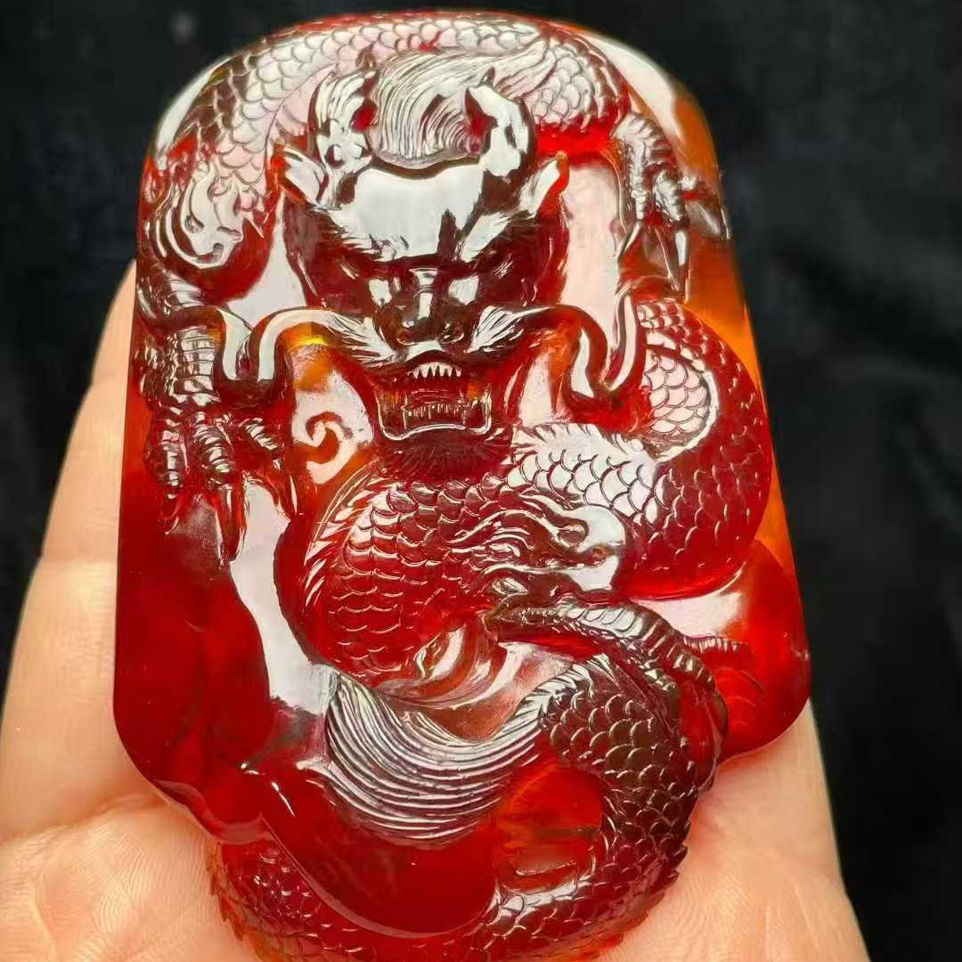 正品天然缅甸琥珀精品血珀蓝血膜龙行大运龙牌吊坠文玩珠宝饰品