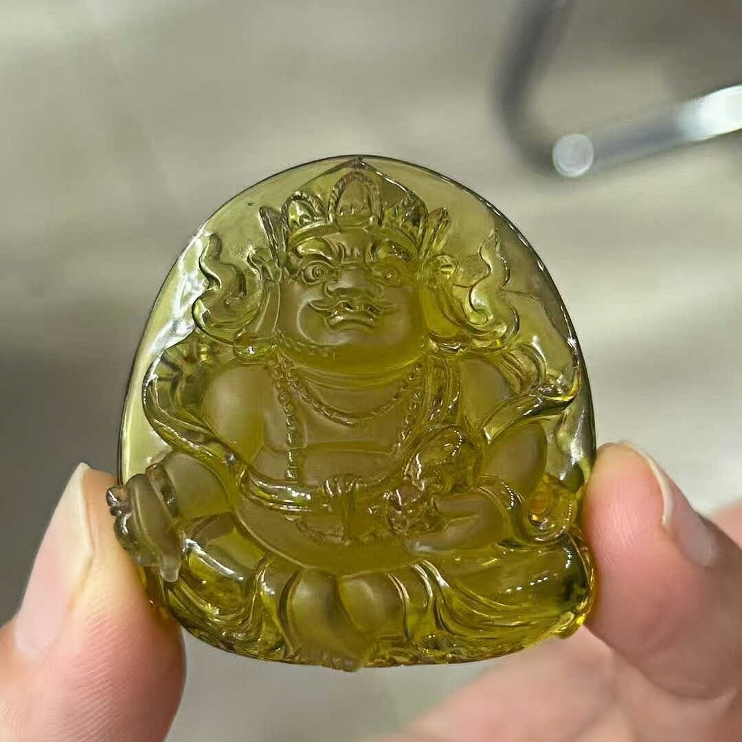 正品天然缅甸琥珀高品质绿茶黄财神浮雕吊坠文玩工艺百搭珠宝饰品
