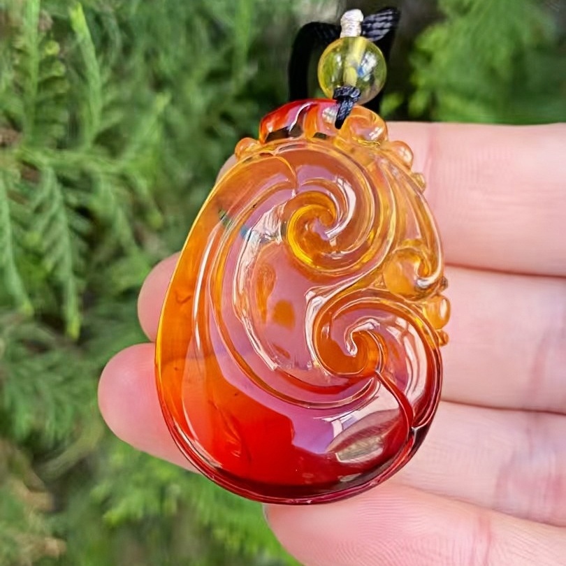 正品天然缅甸琥珀精美金红血珀如意圆雕吊坠文玩百搭工艺珠宝饰品