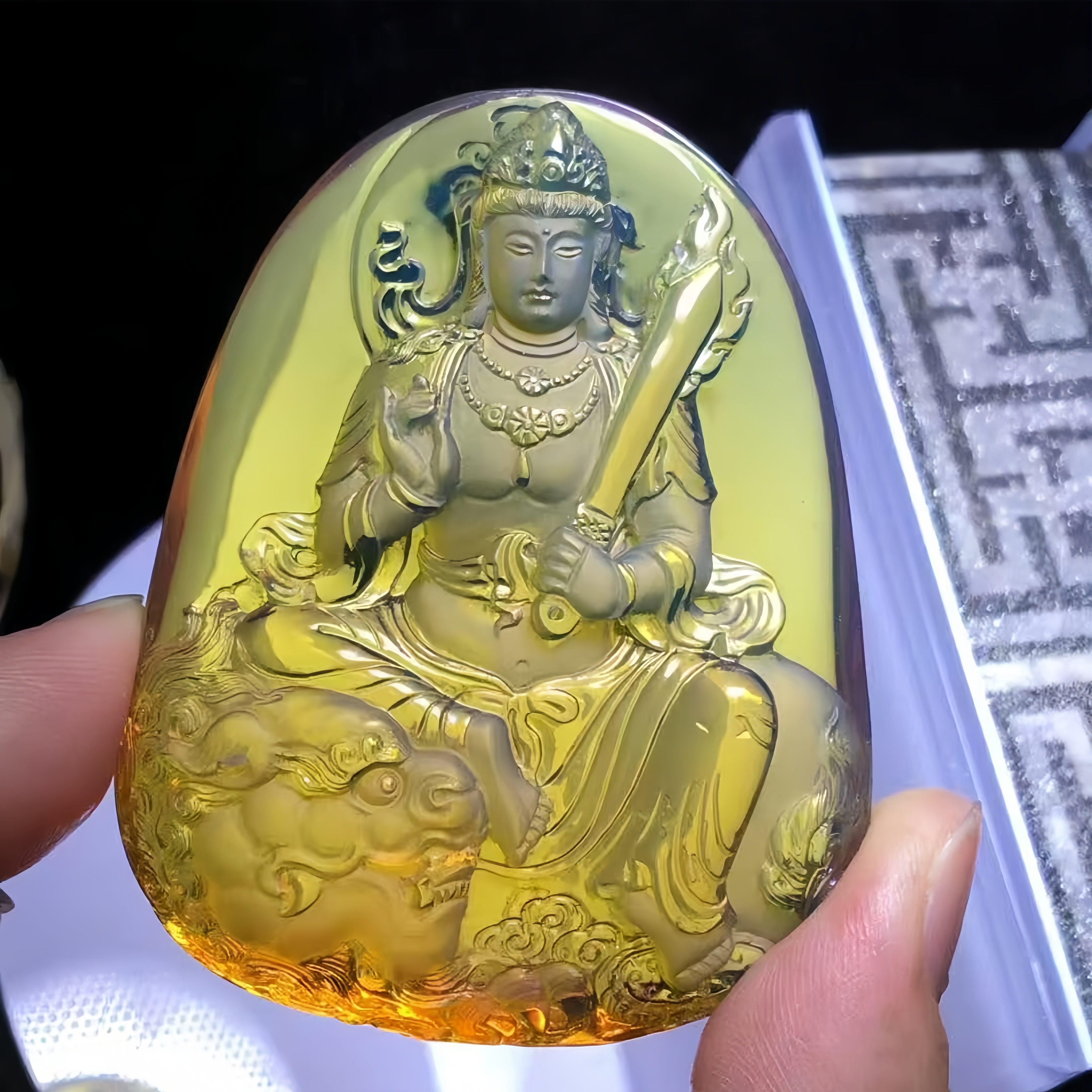 正品天然缅甸琥珀精品净水高兰 文殊菩萨 吊坠文玩工艺珠宝饰品