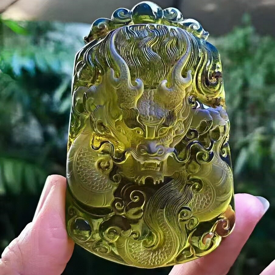 正品天然缅甸琥珀净水绿茶 龙牌 浮雕吊坠收藏名家手工艺珠宝饰品
