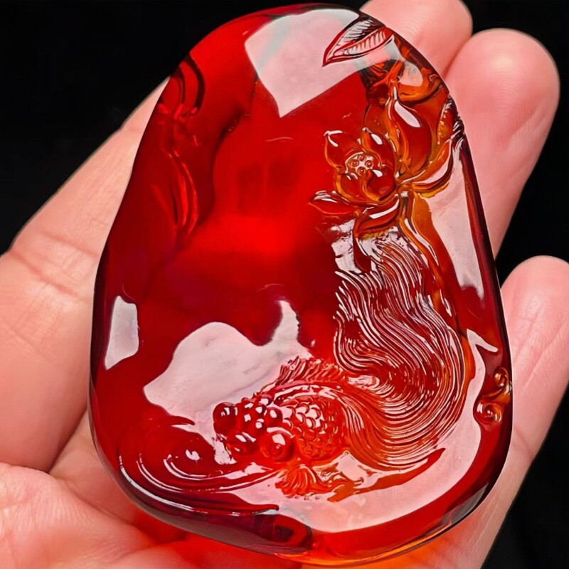 正品天然缅甸琥珀玻璃底干放血珀鱼戏莲吊坠文玩收藏工艺珠宝饰品