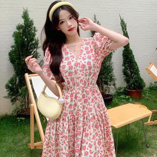 新款 度假碎花连衣裙甜美韩版 夏季 胖MM法式 泡泡袖 收腰V领长裙女装