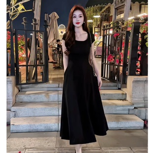 1011小飞袖方领赫本风小黑裙连衣裙女气质黑色夏季高级感法式长裙