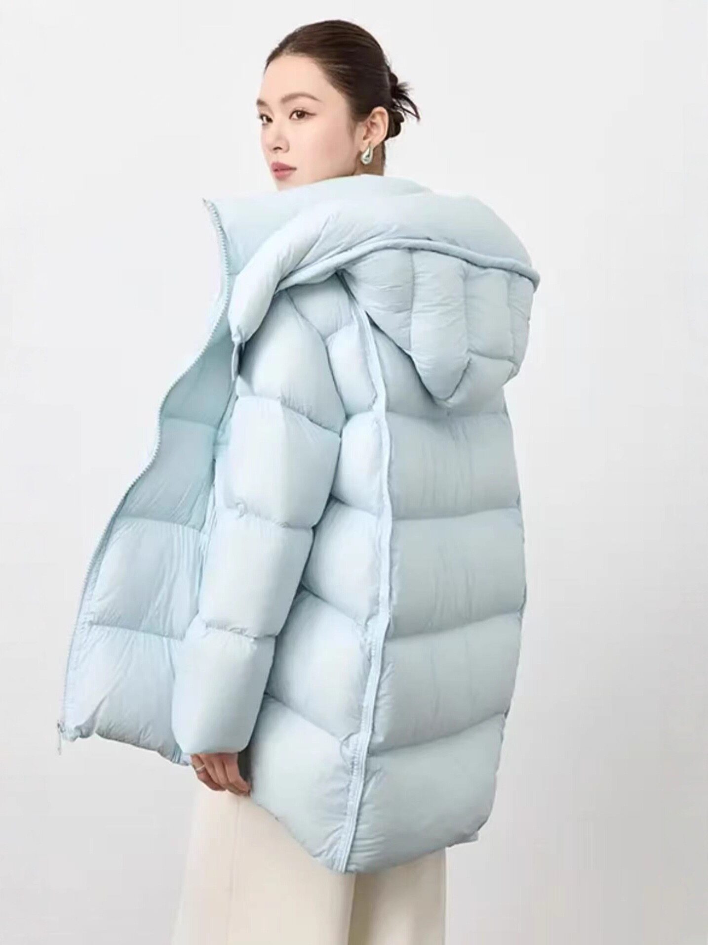 白鹅绒2025冬连帽宽松茧型云朵泡芙羽绒服女中长款显瘦加厚极寒感