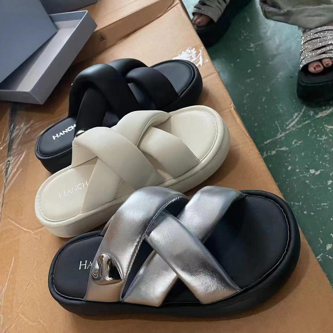 偏小   拖鞋女外穿夏季厚底凉鞋踩屎感一脚蹬软底凉拖鞋899