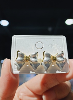 奶白温柔撞色蝴蝶结耳钉哑光白银边少女感日常百搭精致小众耳饰