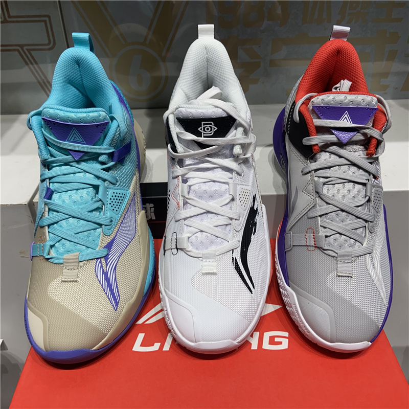 李宁篮球场地鞋空袭VIII