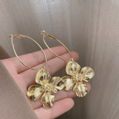 出圈美貌~金色花朵耳圈女轻奢小众高级感夸张耳坠名媛风百搭耳饰