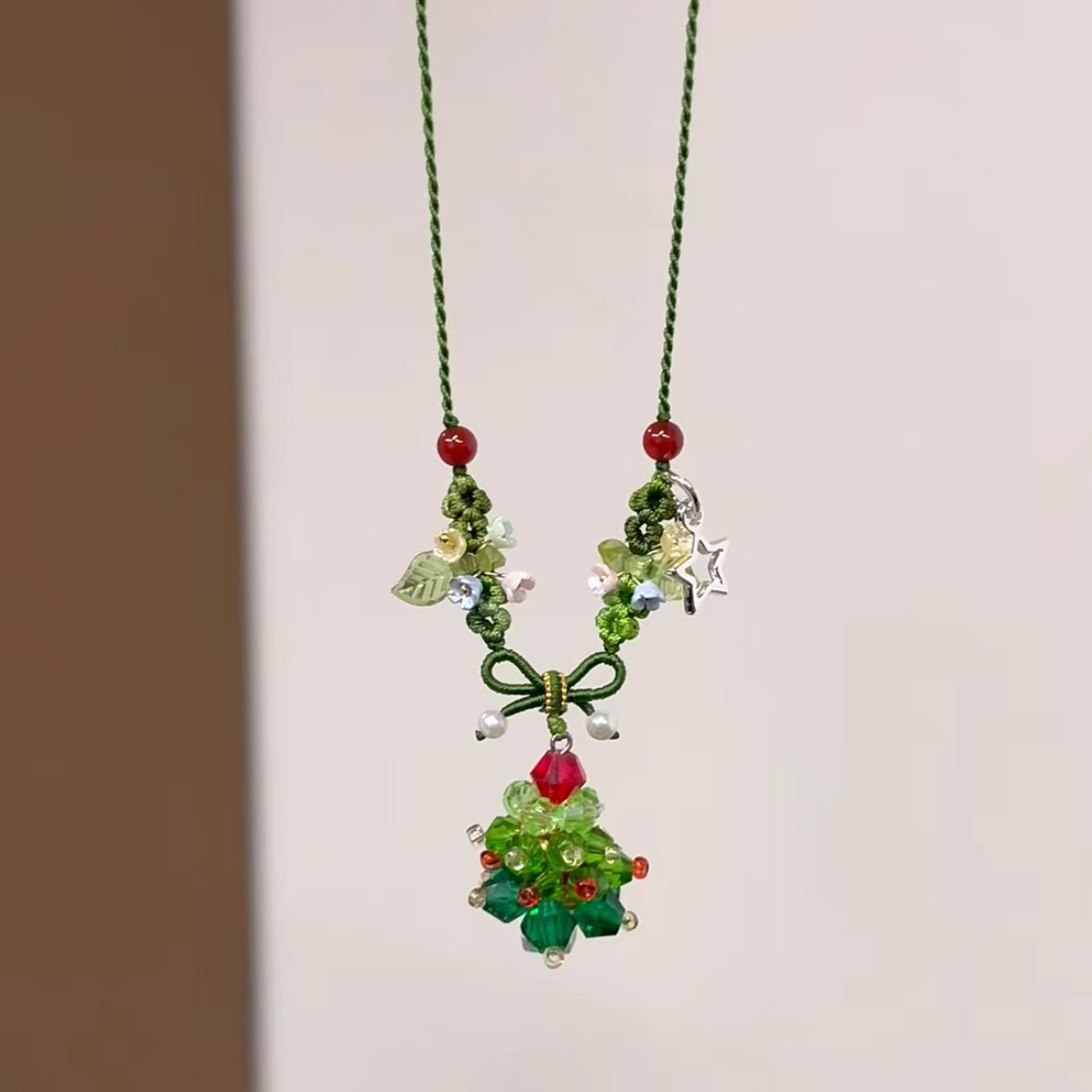 圣诞限定_diy自制圣诞树吊坠绿色编绳项链女秋冬毛衣链送朋友新款