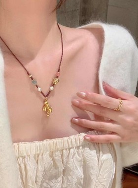 「金马献瑞,踏马迎春」金色小马编织绳串珠项链轻奢小众2025新款