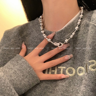 高级感灰色仿珍珠项链小众设计感高级气质锁骨链女夏甜酷百搭颈链