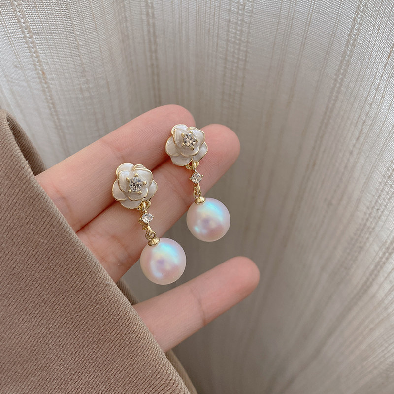法式山茶花粉光珍珠耳环女2025新款爆款耳钉高级感轻奢耳钉耳饰