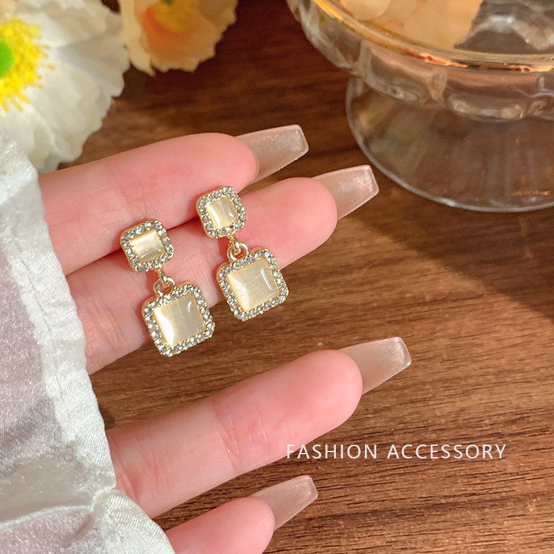 2025爆款几何耳钉韩系冷淡风简约耳环女镶钻个性小众气质饰品