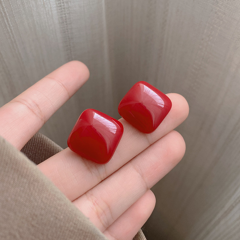 复古小众简约红色方块耳钉高级感气质新年喜庆耳环适合圆脸的耳饰