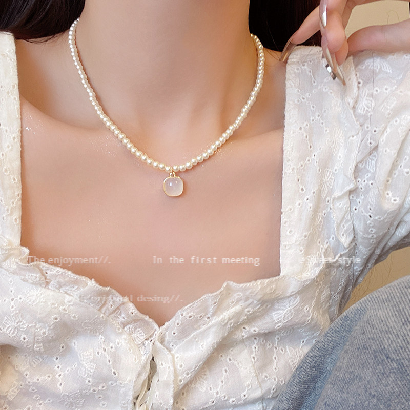 轻奢珠珠项链女2023新款爆款夏季月光石吊坠锁骨链时尚百搭颈链