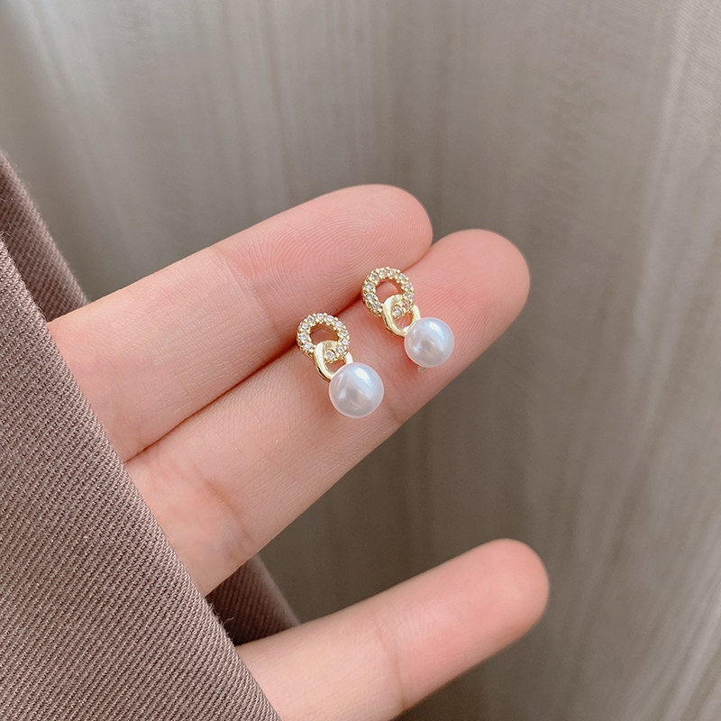 小巧多环珠珠耳环圈圈小众设计感耳饰女2024新款爆款耳钉搭配攻略