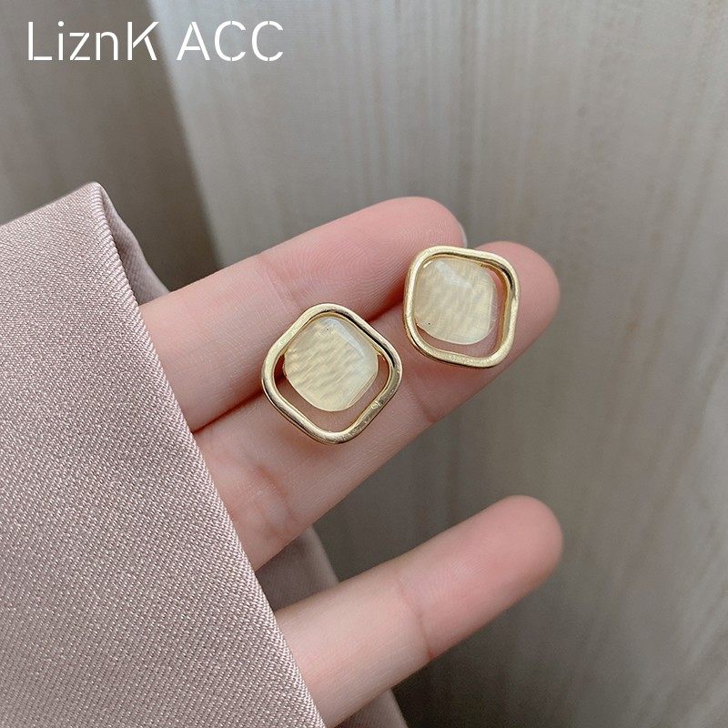 气质耳钉冷淡风高级2024爆款复古独特耳环小众轻奢秋冬耳饰女纯银